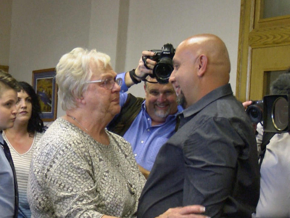 Carol Dodge congratulates Chris Tapp after he was fully exonerated.  / Credit: KDIK