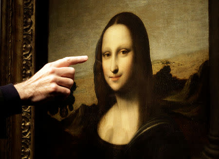 FILE PHOTO: Professor Alessandro Vezzosi, Director of the Museo Ideale Leonardo da Vinci, points to details on a painting attributed to Leonardo da Vinci and representing Mona Lisa during a presentation in Geneva September 27, 2012. REUTERS/Denis Balibouse/File Photo