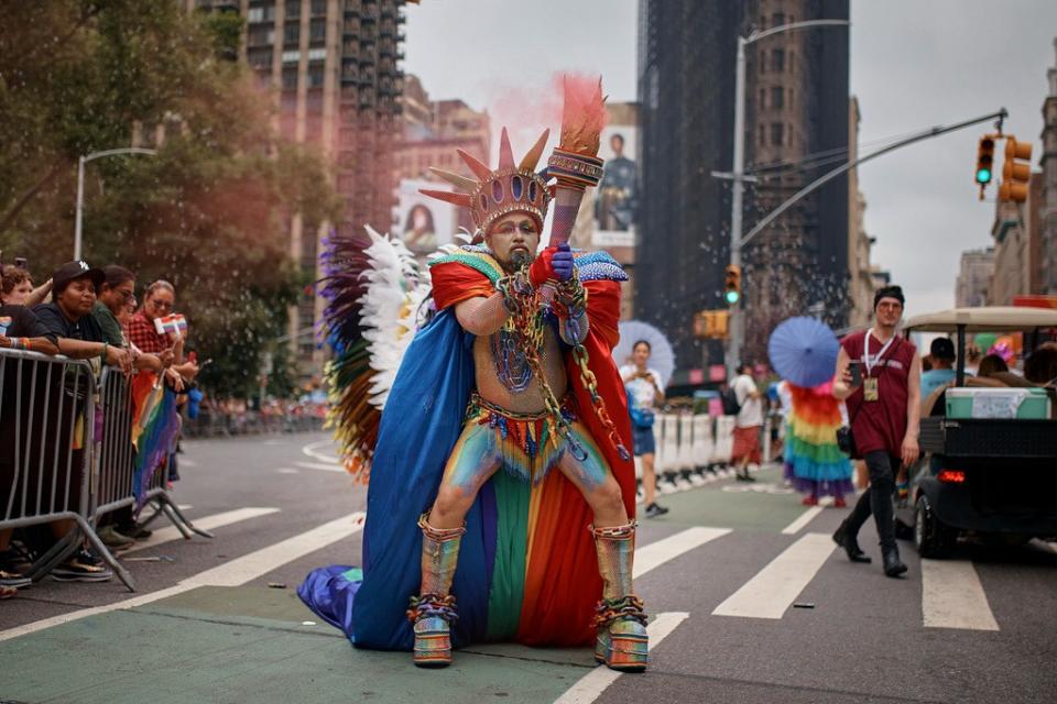 紐約市驕傲遊行週日（6/30）舉行，2.5萬名表演者參與。美聯社