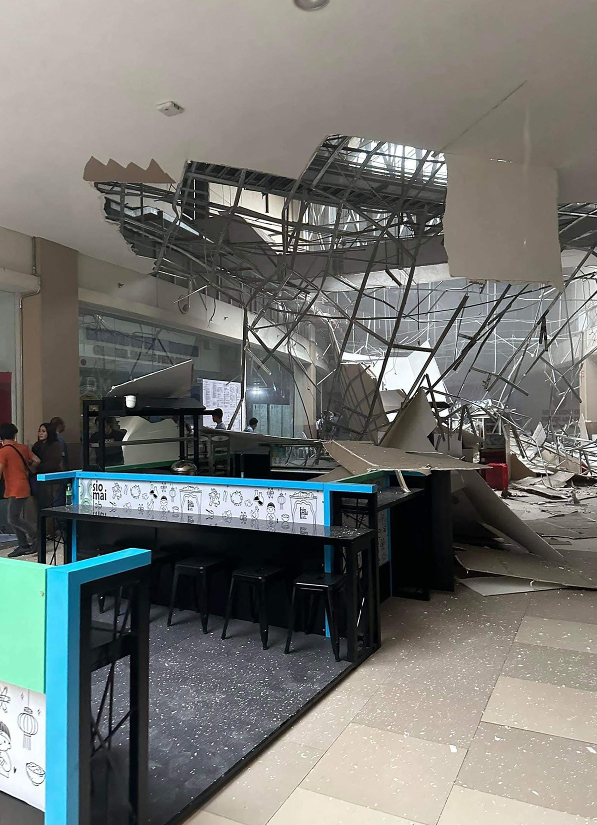 A shopping centre in General Santos City, in South Cotabato, damaged by Friday's quake  (Shaira Ann Sandigan-Rodrigo/AFP)