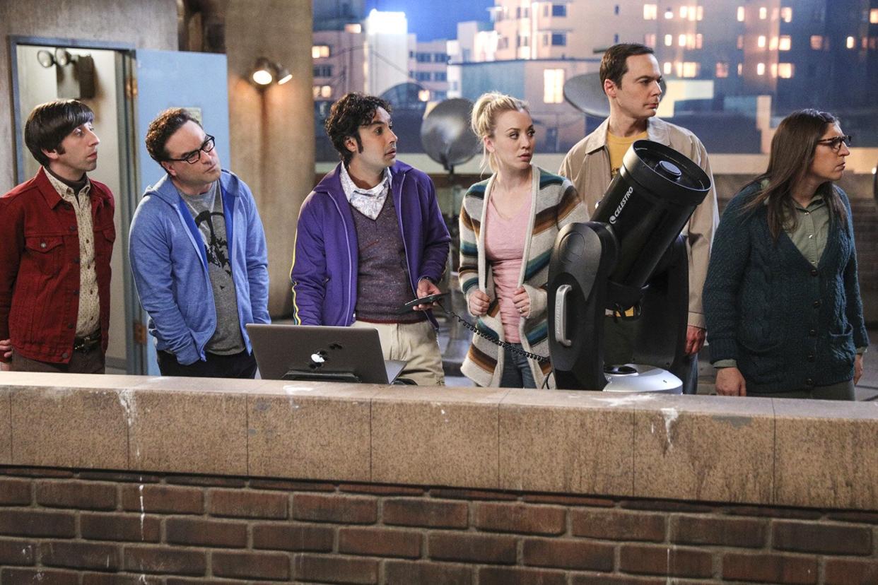 "The Comet Polarization" - Pictured: Howard Wolowitz (Simon Helberg), Leonard Hofstadter (Johnny Galecki), Rajesh Koothrappali (Kunal Nayyar), Penny (Kaley Cuoco), Sheldon Cooper (Jim Parsons) and Amy Farrah Fowler (Mayim Bialik). Sheldon's comic book store experience changes when writer Neil Gaiman puts Stuart's store on the map. Also, Koothrappali takes credit for Penny's astronomical discovery and friendships are threatened, on THE BIG BANG THEORY, Thursday, April 19 (8:00-8:31 PM, ET/PT), on the CBS Television Network. Photo: Jordin Althaus/Warner Bros. Entertainment Inc. Ã‚Â© 2018 WBEI. All rights reserved.