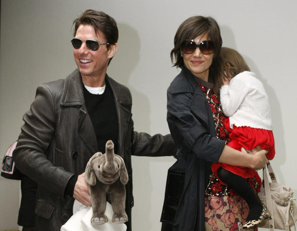 Tom Cruise et Katie Holmes donnent naissance à Suri Cruise le 18 avril 2006. Reuters