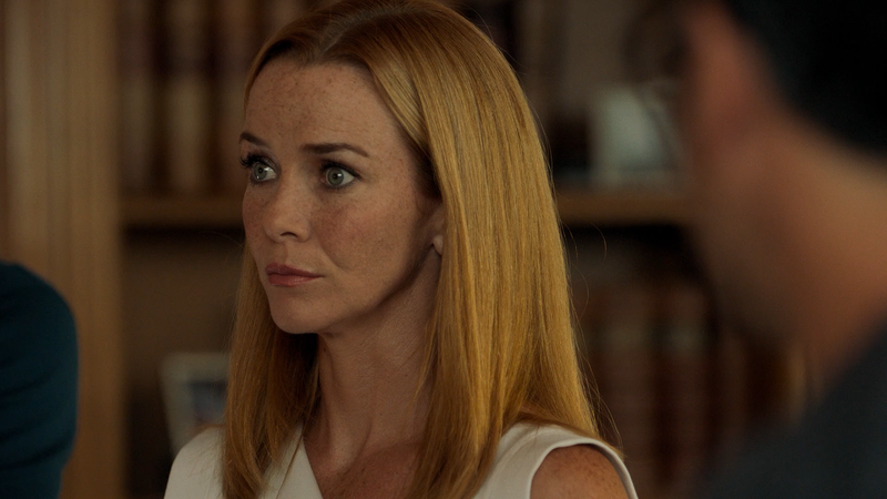 Annie Wersching as Leslie Dean in Marvel's Runaways. 