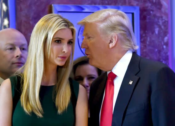 Ivanka Trump junto a su padre, el presidente Donald Trump. Foto de AFP.