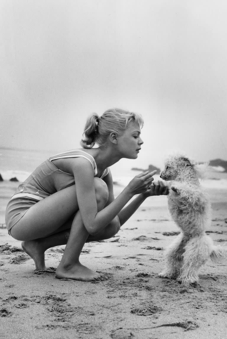 80 Vintage Photos of Celebrities at the Beach