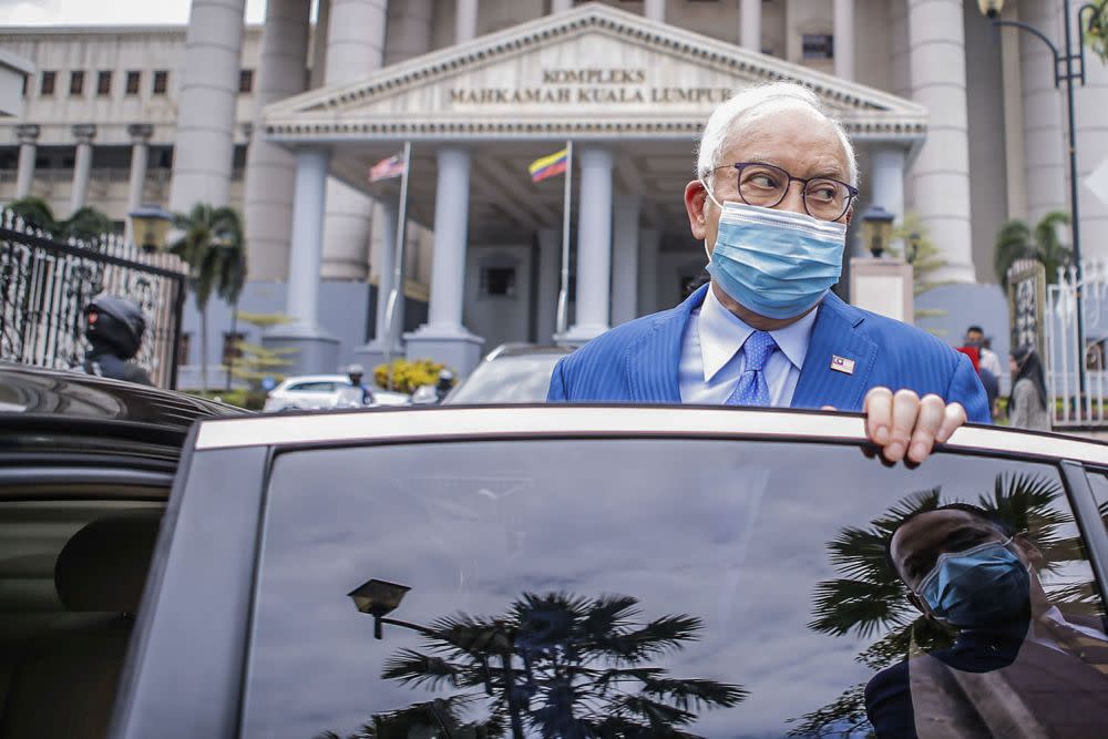 Datuk Seri Najib Razak is pictured at the Kuala Lumpur High Court May 20, 2021. ― Picture by Hari Anggara