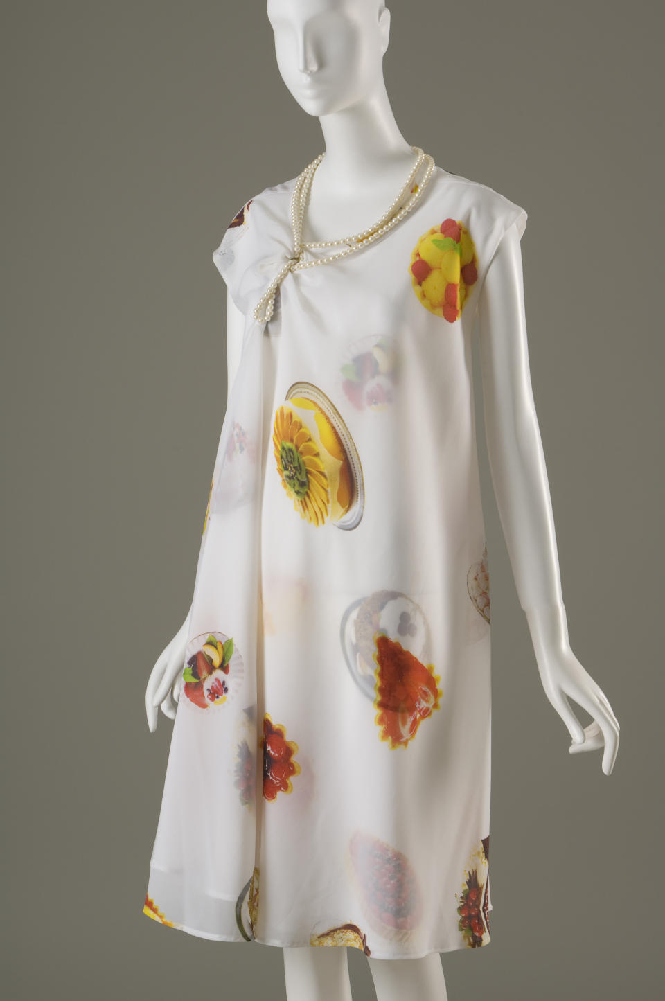 fashion out of food products (Eileen Costa / Courtesy Museum at FIT)