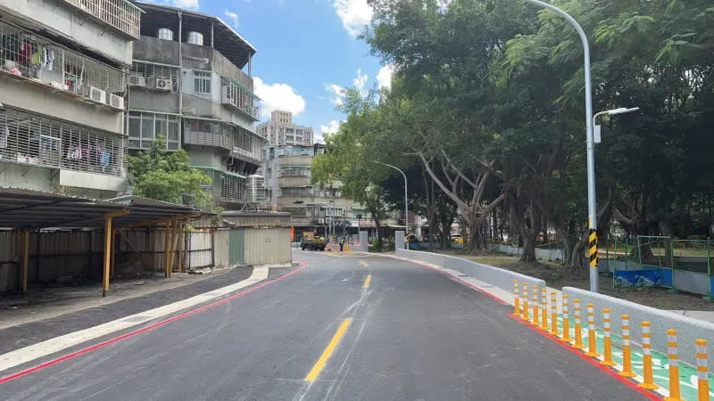 ▲板橋中正路379巷銜接藝文二街道路開通，增設公園開口，提供民眾休憩空間。（圖 ／板橋區公所提供）