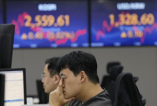 Hong Kong stocks fall, dragged down by real estate and energy