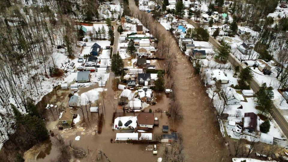 Flooding across several municipalities in Quebec City has prompted a major cleanup. Some houses along Chemin des Chalets in Stoneham-et-Tewkesbury, Que. were inundated from a nearby river. 