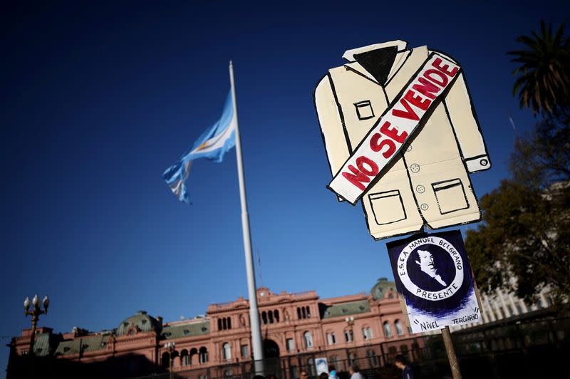 Protesta contra los recortes al presupuesto de las universidades públicas del presidente Milei en Buenos Aires