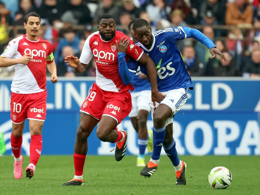 Ibrahima Sissoko (r.) in einem Zweikampf (FREDERICK FLORIN)