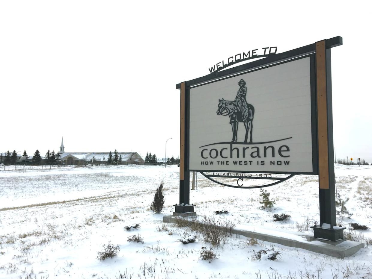 The Forlers, who previously lived in Ontario, bought their new home in Cochrane, Alta., sight-unseen.  (Mario De Ciccio/Radio-Canada - image credit)