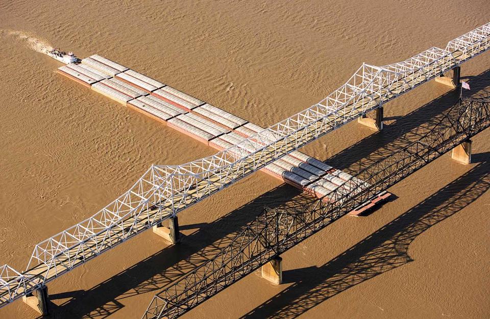 <p>The new and old Vicksburg Bridges, Mississippi. The old bridge, constructed during 1928-1930; listed on the National Register of Historic Places in 1989. This is near the town of Vicksburg where major battles took place during the Civil War. (Photo: Jassen Todorov/Caters News) </p>