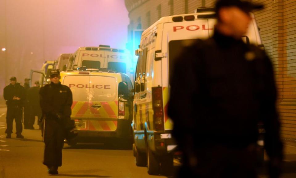 Riot police outside HMP Birmingham, December 2016.