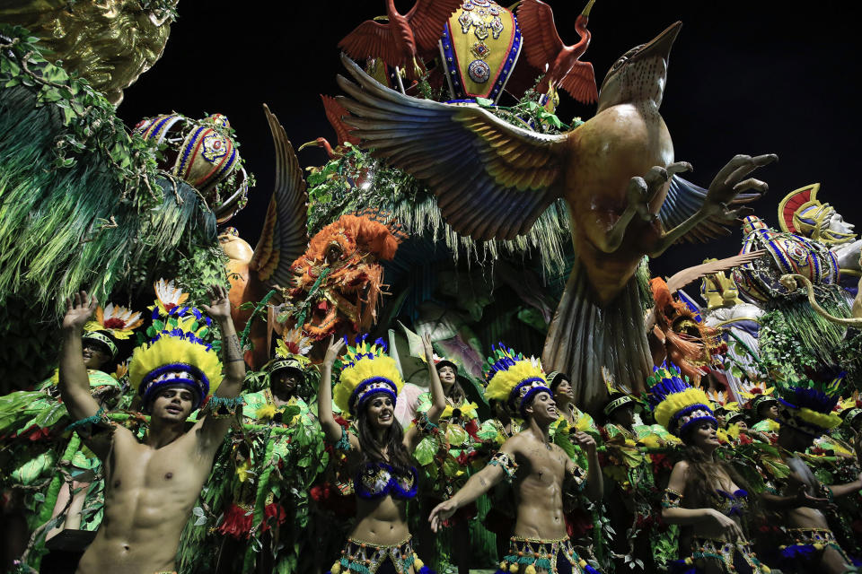 <p>Members of the samba school Grupo Especial Academicos do Tatuape participate in the carnival celebration at the Anhembi sambodrome in Sao Paulo, Brazil, Feb. 10, 2018. (Photo: Sebastiao Moreira/EPA-EFE/REX/Shutterstock) </p>