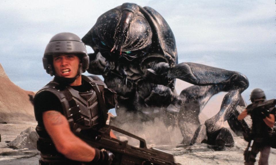 ‘Starship Troopers’ is coming to Netflix (COLUMBIA/TRISTAR)