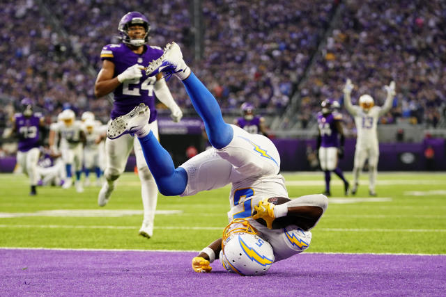 Chargers keep Vikings winless, pull out a 28-24 victory