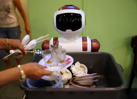 A robot collects dishes to be cleaned at Chilli Padi Nonya Cafe in Singapore July 6, 2016. REUTERS/Edgar Su /Files