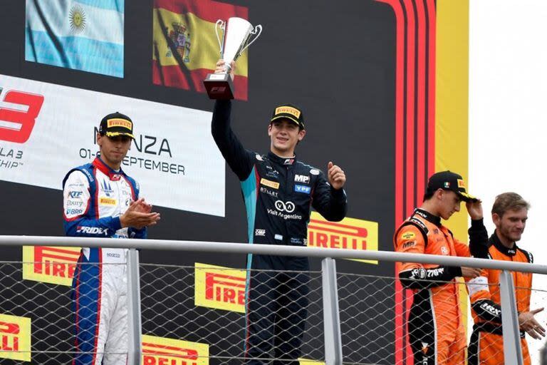 Franco Colapinto, de 20 años, en lo más alto del podio de Monza; ya había ganado en Silverstone este año