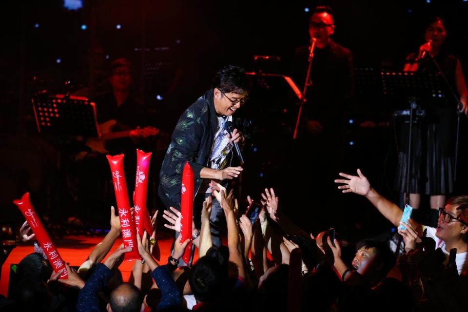 譚詠麟在演唱會中設計DISCO橋段，現場氣氛超嗨。