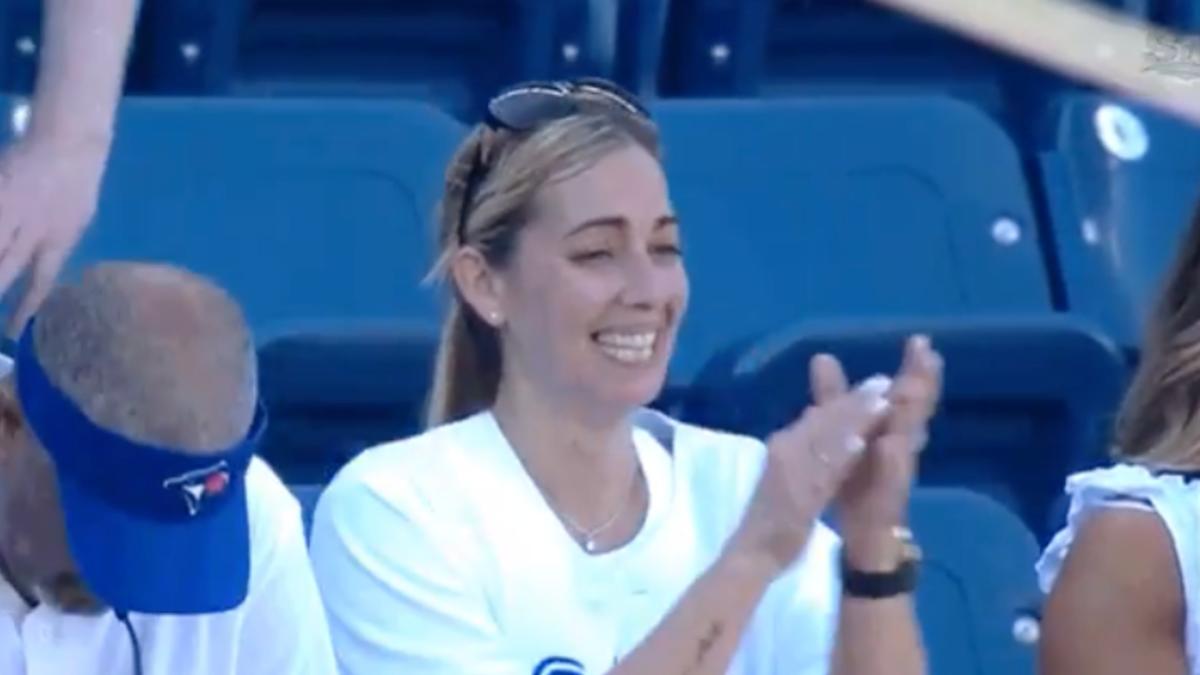 Alek Manoah's mom cheers loud and proud at Blue Jays game again