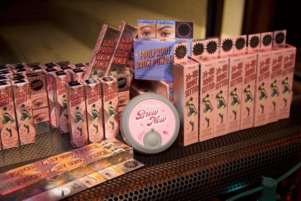Benefit Brow Now Button