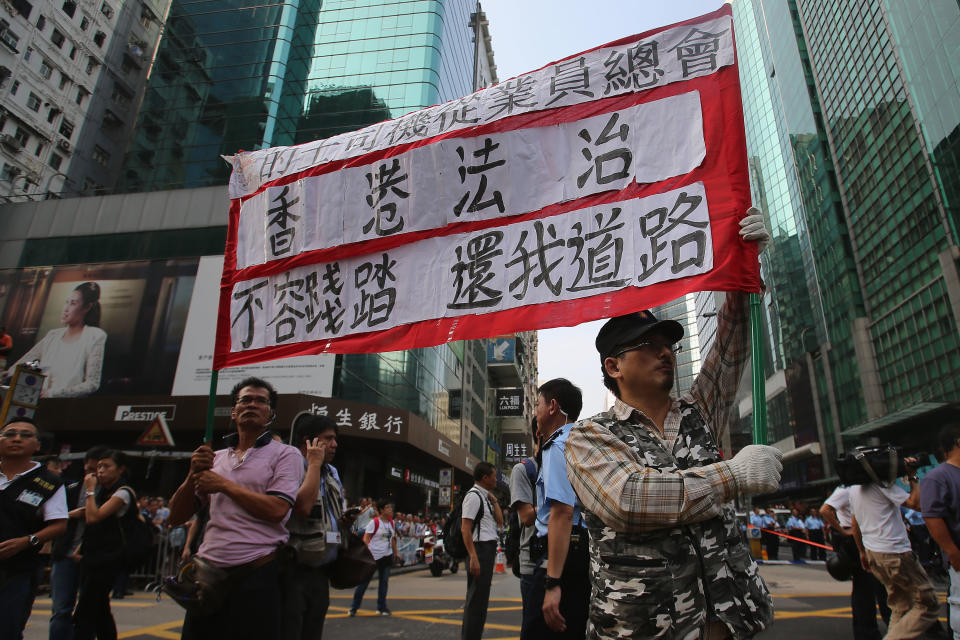 的士司機在2014年佔旺事件期間，要求示威者停止堵塞道路。 (Kong Ng/Getty Images)