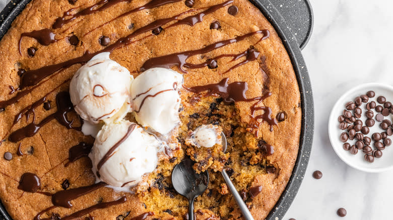 chocolate chip skillet cookie