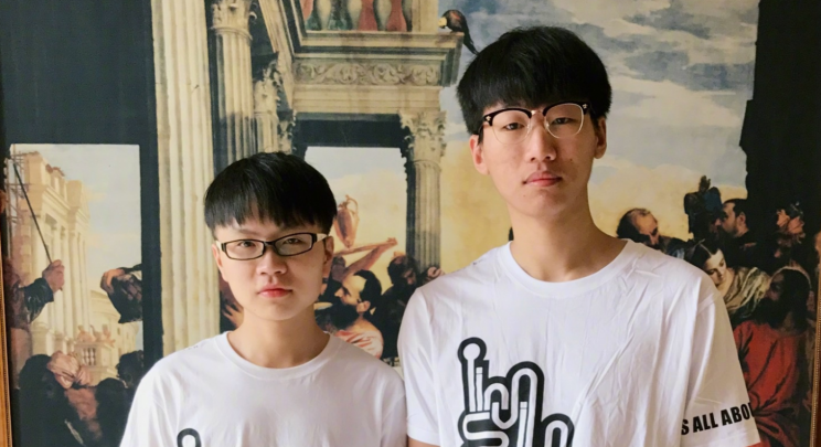 West and Ning wearing iG T-Shirts (iG weibo)