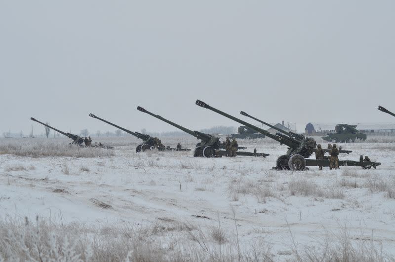 Ukrainian service members hold drills in the Kherson region