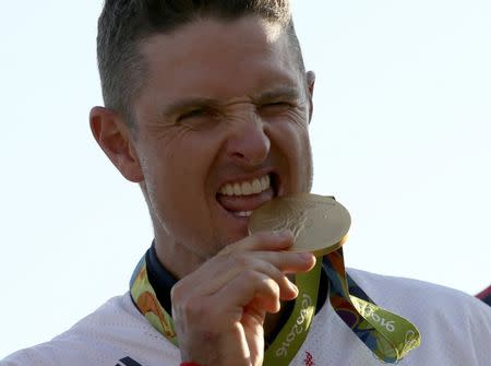 2016 Rio Olympics - Golf - Final - Men's Individual Stroke Play - Olympic Golf Course - Rio de Janeiro, Brazil - 14/08/2016. Justin Rose (GBR) of Britain celebrates his gold medal win in the men's Olympic golf compeititon. REUTERS/Andrew Boyers