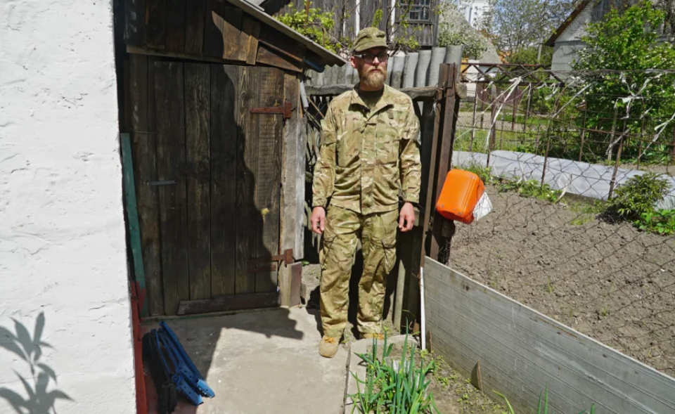 Ivan Lut stands at the place where he and two other territorial defence force soldiers found the Russian pilot <span class="copyright">Kristina Berdynskykh</span>