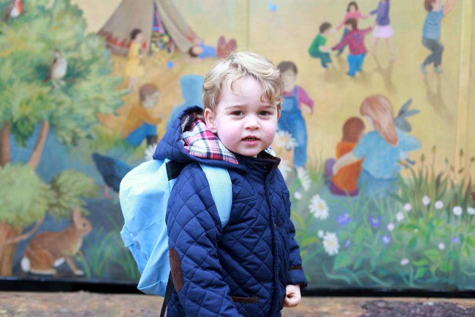 Prince Georges erster Tag an der Westacre Montessori in King’s Lynn, Norfolk, im Januar 2016