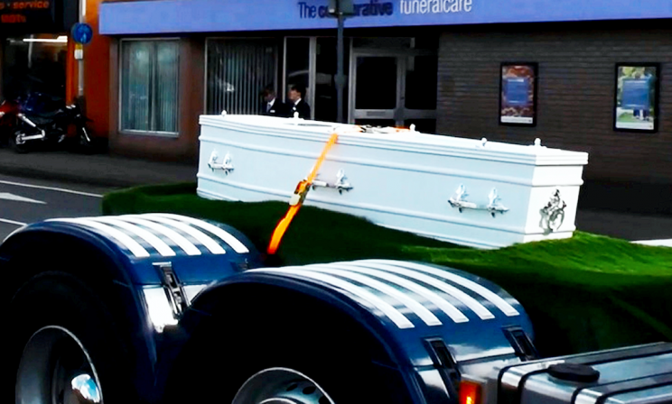 Mr Foster's coffin was strapped to the back of a Scania lorry (SWNS)