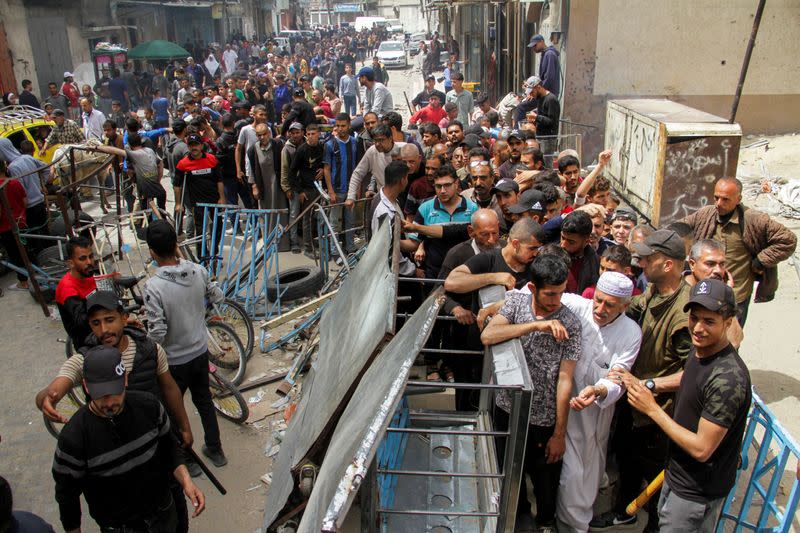 FILE PHOTO: Palestinians queue up to buy bread from a bakery in Gaza City