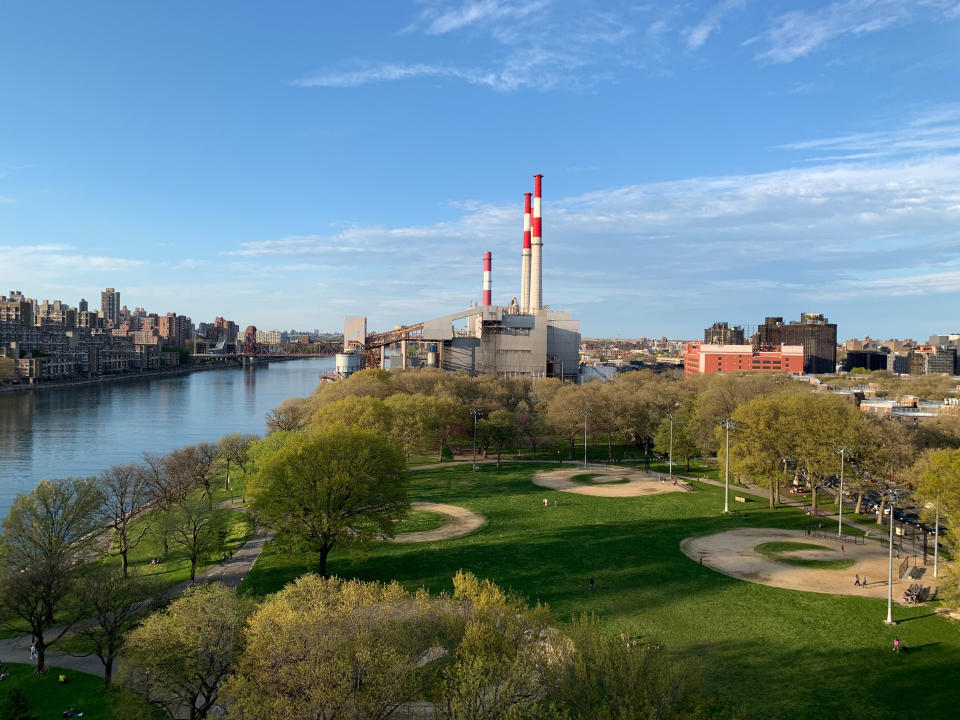 A view of the Ravenswood Generating Station from the Ed Koch Queensboro Bridge. The power plant is building New York State's largest battery.  (Photo: Cindy Ord via Getty Images)