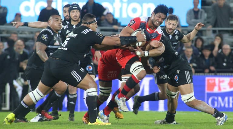 Toulouse's Talalelei Gray (2nd-R) runs with the ball during their match against Brive on March 11, 2017, in Brive, western France