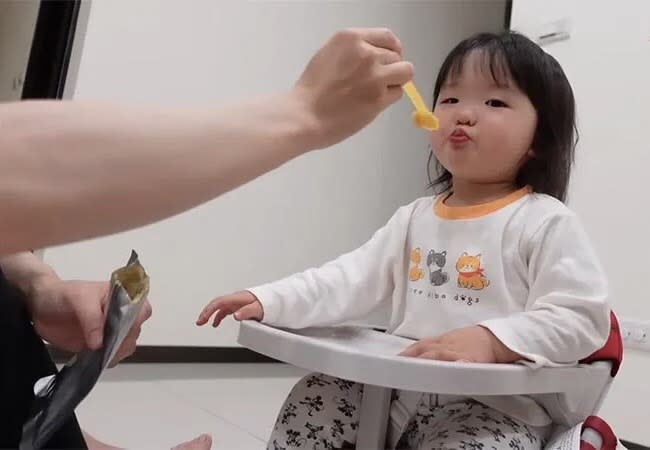 ▲Iku老師女兒喜歡吃味道清淡的寶寶粥。(圖/Iku老師提供)