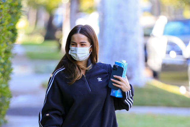 Kaia Gerber's Leggings, Tube Socks & Trending Ugg Mini Boots Are the  Perfect Post-Workout Combo