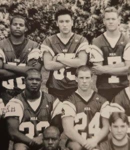 王陽明曝光2張年輕時打美式足球的舊照｜The photos show Wang at the age of 16 wearing jersey standing among his American football teammates in high school. Courtesy of Sunny Wang/Facebook）