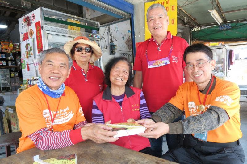 平均75歲不老騎士為愛抵屏東　做麵包送餐鼓舞長者