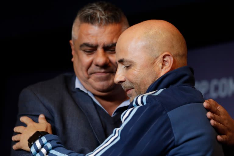 Tapia y Sampaoli, cuando el entrenador fue presentado como entrenador