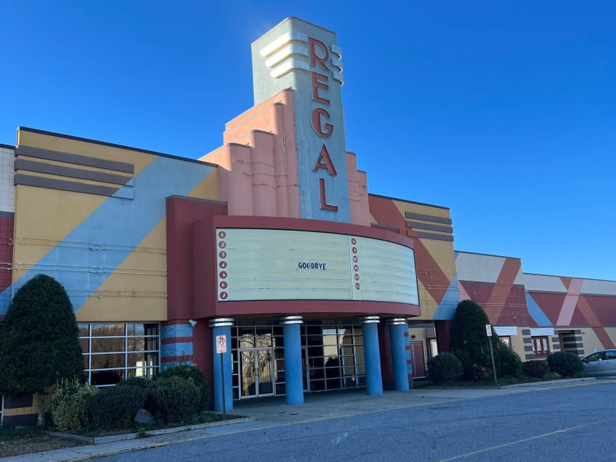 <em>Regal Cinemas Greenbrier (WAVY Photo/Brett Hall)</em>