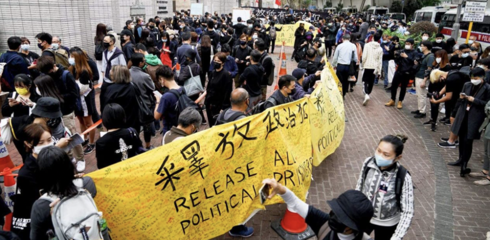 民陣召集人陳皓桓今日也在臉書上發文表示「政府不讓我們遊行集會，我們就用排隊方式聲援」   圖：翻攝自陳皓桓臉書