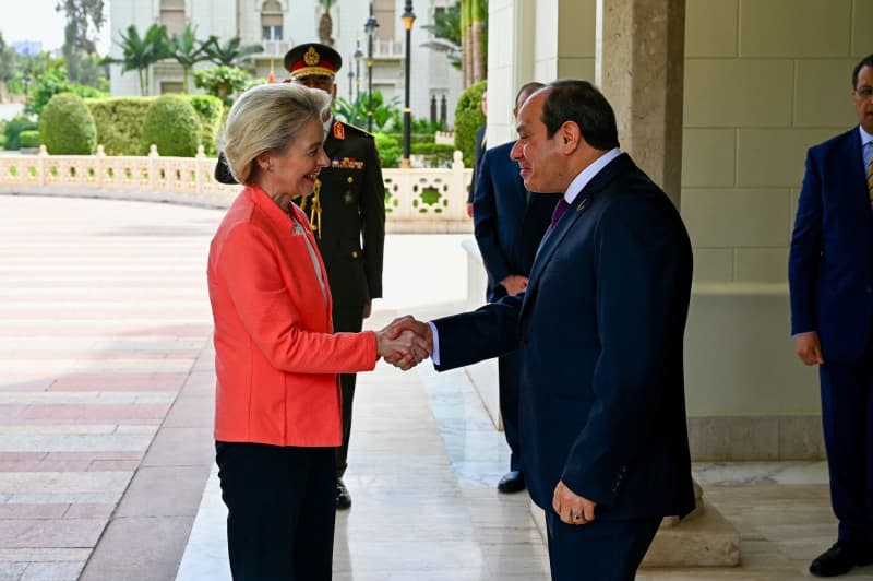 Egypt's President Abdel Fattah el-Sisi (R) receives President of the European Commission Ursula von der Leyen. Dati Bendo/European Commission/dpa