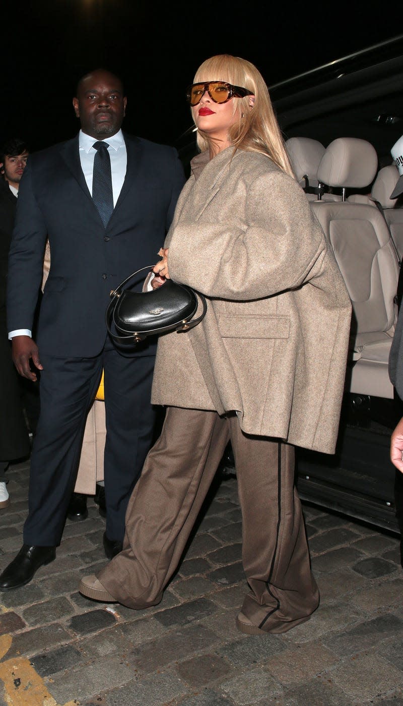 LONDON, ENGLAND - APRIL 17: Rihanna seen attending Puma x Fenty party at Tobacco Dock on April 17, 2024 in London, England. - Photo: Ricky Vigil M / Justin E Palmer (Getty Images)