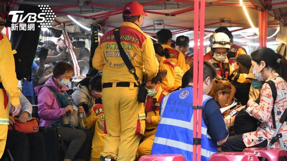 太魯閣遊客接受健檢。（圖／胡瑞麒攝）