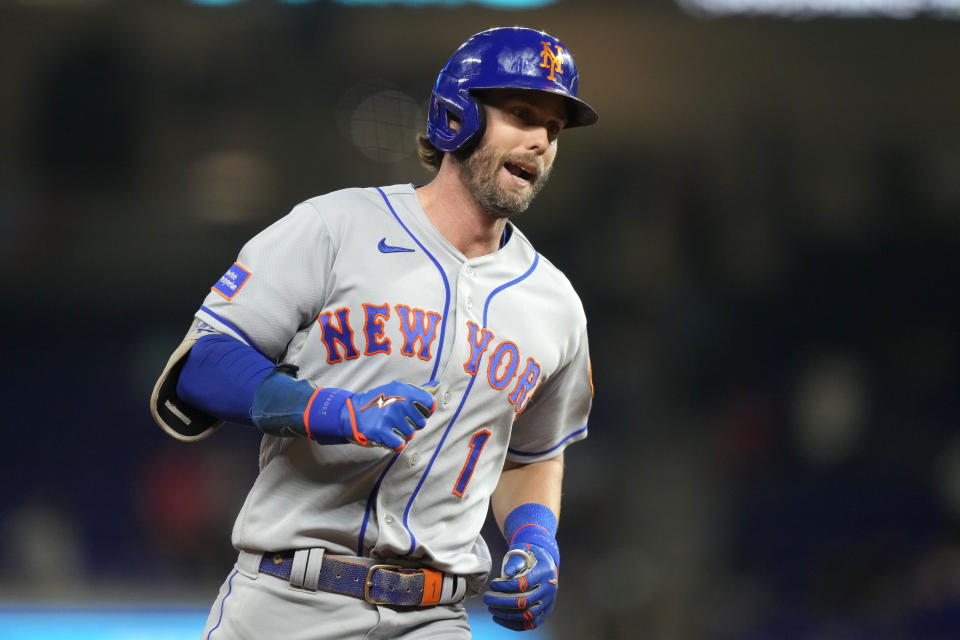 New York Mets' Jeff McNeil runs the bases on his solo home run during the ninth inning of a baseball game against the Miami Marlins, Monday, Sept. 18, 2023, in Miami. (AP Photo/Lynne Sladky)