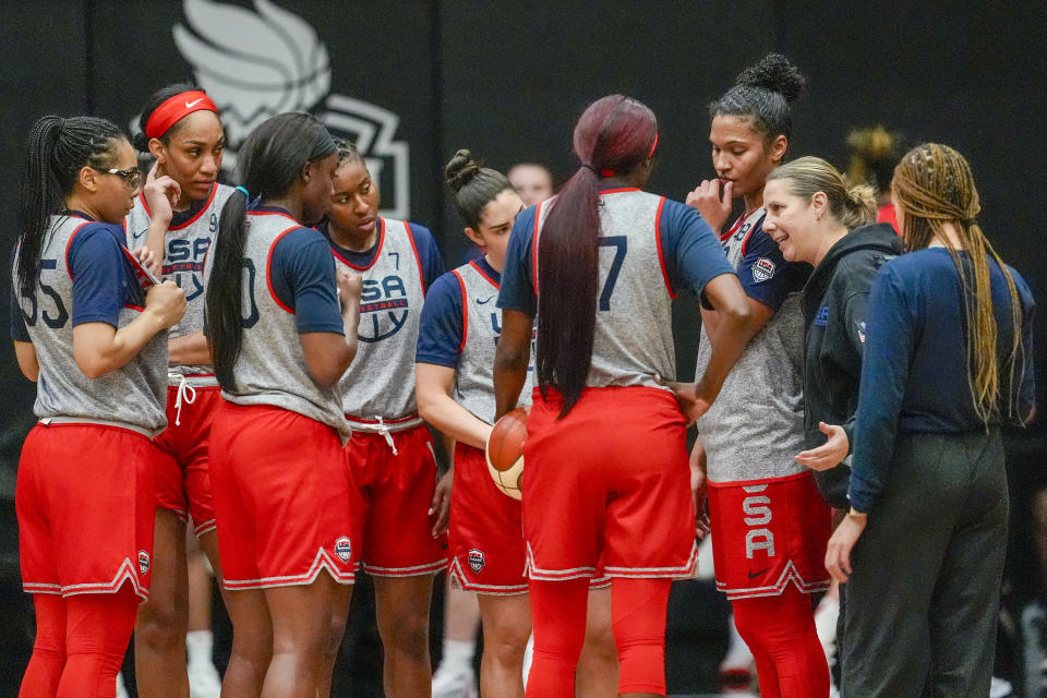 The United States women's national team head coach Cheryl Reeve, second from right, speaks to her players after practice during the team's training camp, Sunday, Feb. 4, 2024, in New York. The U.S. announced their team that will play in a pre-Olympic tournament in Belgium this week. (AP Photo/Mary Altaffer)
